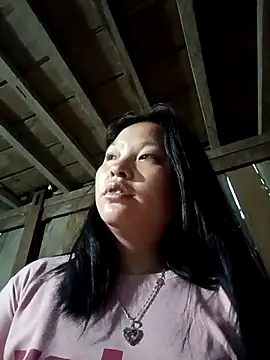 Snapshot of MuiNay chatting on October 2025 11:06:02 PM MuiNay online show from October 2025 11:06:02 PM