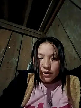 Snapshot of MuiNay chatting on November 2025 11:45:01 AM MuiNay online show from November 2025 11:45:01 AM