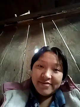 Snapshot of MuiNay chatting on November 2025 03:41:01 AM MuiNay online show from November 2025 03:41:01 AM