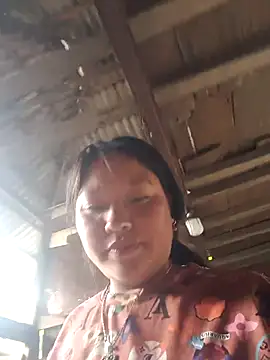 Snapshot of MuiNay chatting on November 2025 03:28:02 AM MuiNay online show from November 2025 03:28:02 AM