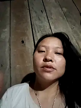 Snapshot of MuiNay chatting on November 2025 11:43:02 AM MuiNay online show from November 2025 11:43:02 AM