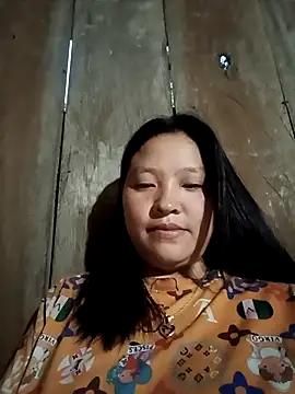 Snapshot of MuiNay chatting on November 2025 11:14:02 PM MuiNay online show from November 2025 11:14:02 PM