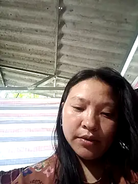 Snapshot of MuiNay chatting on November 2025 12:32:02 AM MuiNay online show from November 2025 12:32:02 AM