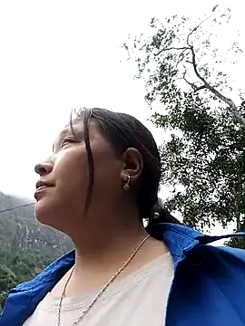 Snapshot of MuiNay chatting on November 2025 02:32:01 AM MuiNay online show from November 2025 02:32:01 AM