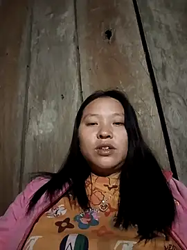 Snapshot of MuiNay chatting on November 2025 11:40:02 AM MuiNay online show from November 2025 11:40:02 AM