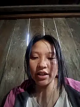 Snapshot of MuiNay chatting on November 2025 11:43:02 PM MuiNay online show from November 2025 11:43:02 PM