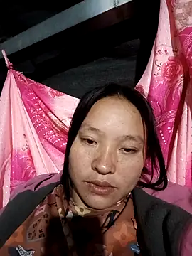 Snapshot of MuiNay chatting on November 2025 12:44:02 PM MuiNay online show from November 2025 12:44:02 PM