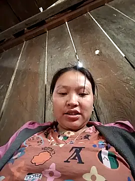 Snapshot of MuiNay chatting on November 2025 02:06:02 AM MuiNay online show from November 2025 02:06:02 AM