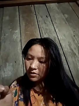 Snapshot of MuiNay chatting on November 2025 10:37:02 PM MuiNay online show from November 2025 10:37:02 PM