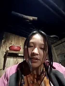 Snapshot of MuiNay chatting on November 2025 10:52:02 AM MuiNay online show from November 2025 10:52:02 AM