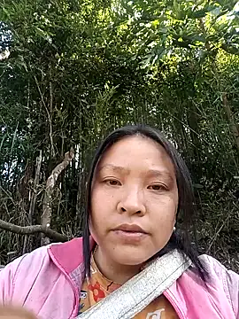 Snapshot of MuiNay chatting on November 2025 04:01:02 AM MuiNay online show from November 2025 04:01:02 AM