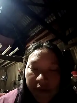 Snapshot of MuiNay chatting on November 2025 12:08:02 PM MuiNay online show from November 2025 12:08:02 PM