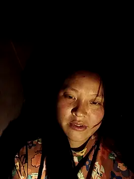 Snapshot of MuiNay chatting on December 2025 12:58:02 PM MuiNay online show from December 2025 12:58:02 PM