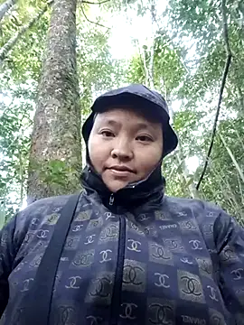 Snapshot of MuiNay chatting on December 2025 08:29:02 AM MuiNay online show from December 2025 08:29:02 AM