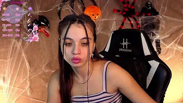 Snapshot of Leila_Hefner chatting on November 2025 02:43:02 AM Leila Hefner online show from November 2025 02:43:02 AM