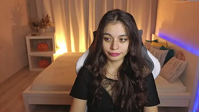 Snapshot of Leila_Hefner chatting on November 2025 04:18:02 PM Leila Hefner online show from November 2025 04:18:02 PM