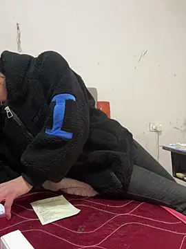 crhong666 online show from December 2025 12:27:01 AM