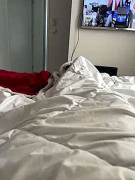 Snapshot of LesAmantsAE2 chatting on October 2025 06:47:02 AM LesAmantsAE2 online show from October 2025 06:47:02 AM