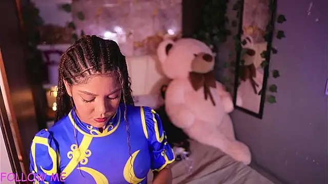 hannachris- online show from April 2026 12:17:01 AM