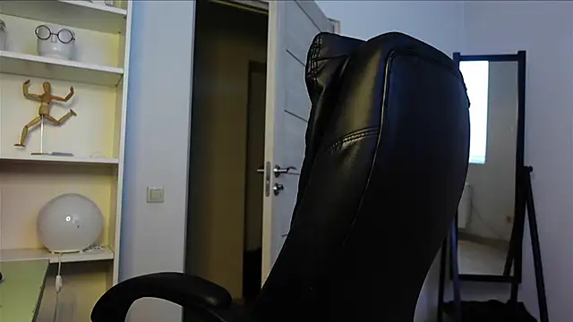 Laura Chaplin online show from September 2025 02:20:01 PM