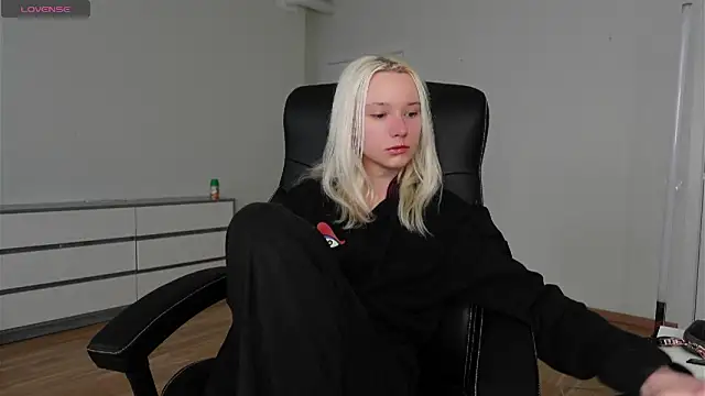 Laura Chaplin online show from April 2026 06:07:02 AM