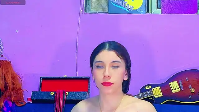 Snapshot of CristalRose chatting on November 2025 01:40:01 AM CristalRose online show from November 2025 01:40:01 AM