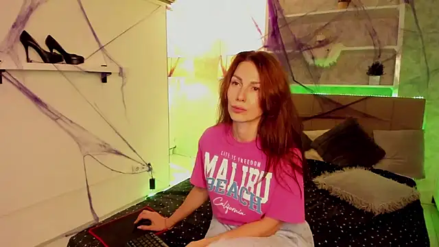 Snapshot of IsabelKiss chatting on November 2025 01:32:01 PM IsabelKiss online show from November 2025 01:32:01 PM