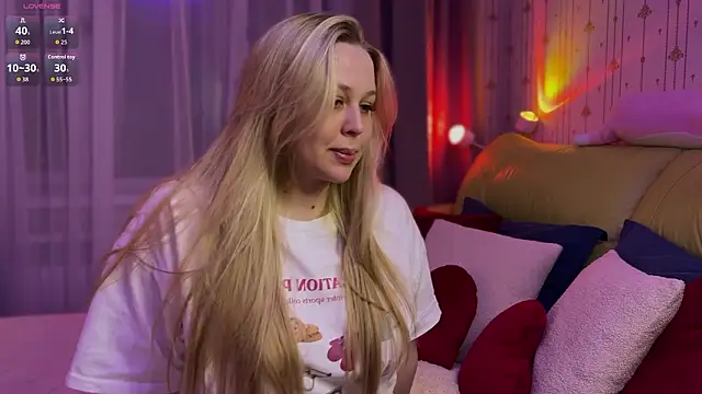 Estella Elwood online show from March 2026 06:01:02 PM