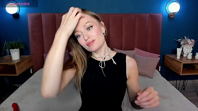 Snapshot of EvelynPoole chatting on November 2025 01:31:01 AM EvelynPoole online show from November 2025 01:31:01 AM