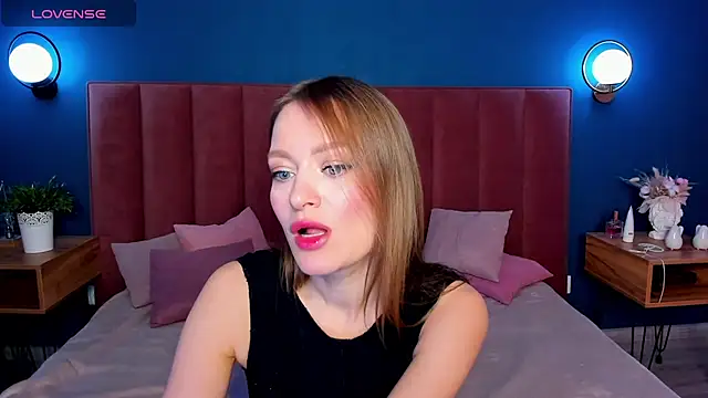 Snapshot of EvelynPoole chatting on December 2025 01:32:01 AM EvelynPoole online show from December 2025 01:32:01 AM