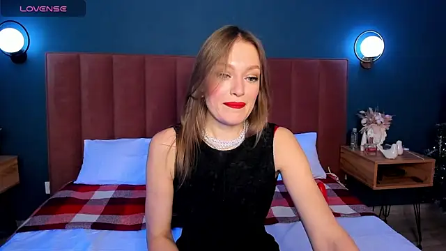 Snapshot of EvelynPoole chatting on December 2025 01:48:02 AM EvelynPoole online show from December 2025 01:48:02 AM