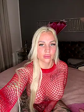 Snapshot of CoraDiamond chatting on December 2025 07:17:01 AM CoraDiamond online show from December 2025 07:17:01 AM