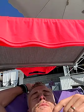 Axl hot online show from September 2025 12:17:01 PM