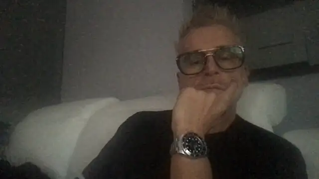 Axl hot online show from September 2025 04:43:02 PM