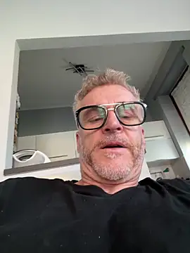 Axl hot online show from April 2026 10:34:01 AM