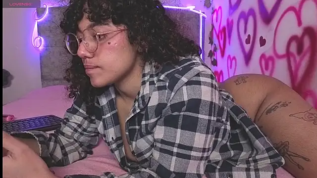 LuckySwagson online show from November 2025 03:12:02 AM