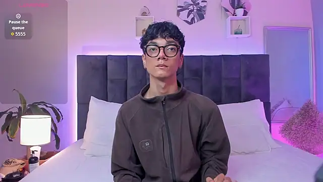 Snapshot of Phillicious__ chatting on September 2025 09:27:02 PM Phillicious online show from September 2025 09:27:02 PM