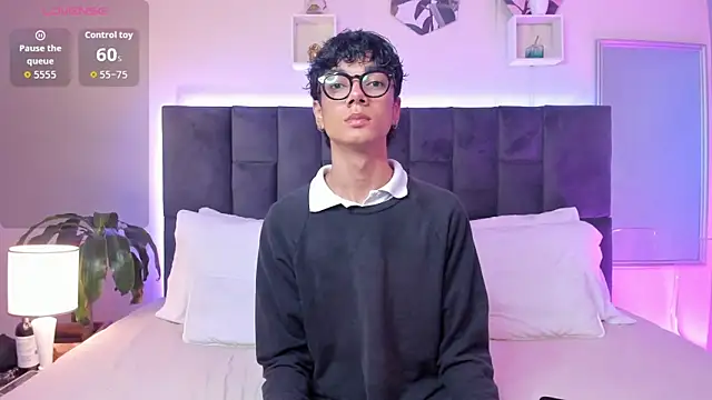 Snapshot of Phillicious__ chatting on October 2025 09:10:02 PM Phillicious online show from October 2025 09:10:02 PM