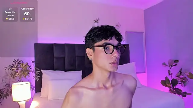 Snapshot of Phillicious__ chatting on November 2025 09:53:01 PM Phillicious online show from November 2025 09:53:01 PM