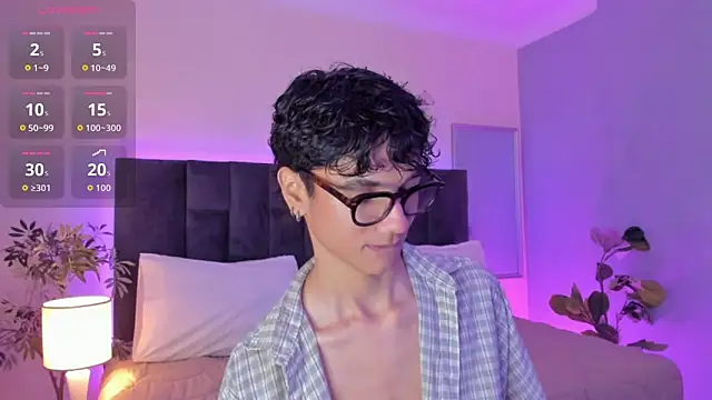 Snapshot of Phillicious__ chatting on December 2025 09:31:02 PM Phillicious online show from December 2025 09:31:02 PM