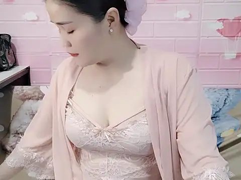 Snapshot of Miu_9117 chatting on September 2025 03:56:01 PM Miu 9117 online show from September 2025 03:56:01 PM