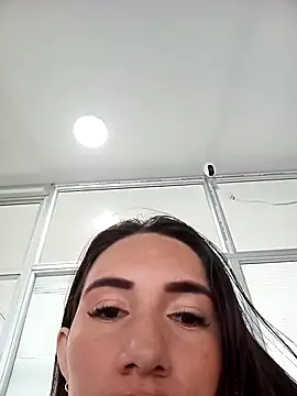 Snapshot of xxx_Alice_ chatting on October 2025 12:05:01 PM xxx Alice  online show from October 2025 12:05:01 PM