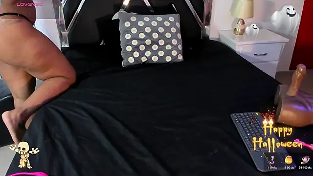 Michelle Lewis  online show from October 2025 04:52:01 PM