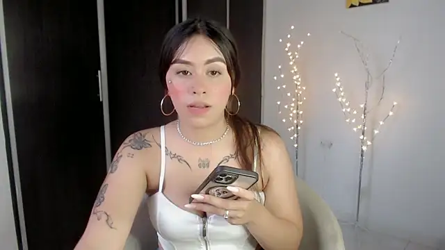 Snapshot of Darlyn_big chatting on November 2025 09:15:02 PM Darlyn big online show from November 2025 09:15:02 PM