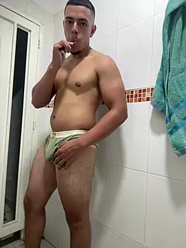 Snapshot of leithon_scott chatting on February 2026 10:55:01 PM leithon scott online show from February 2026 10:55:01 PM