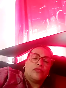 Lady 16 online show from November 2025 03:00:02 PM