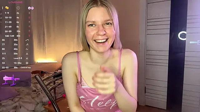 Snapshot of MaryjaneSpider chatting on November 2025 06:52:01 PM MaryjaneSpider online show from November 2025 06:52:01 PM