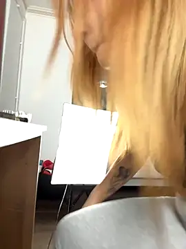 MiaKiittyy online show from November 2025 01:16:02 AM