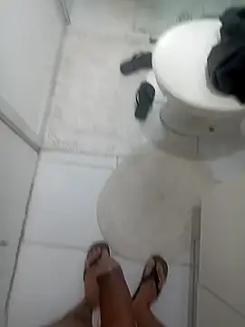 Snapshot of comobucetinhas chatting on October 2025 06:50:01 PM comobucetinhas online show from October 2025 06:50:01 PM