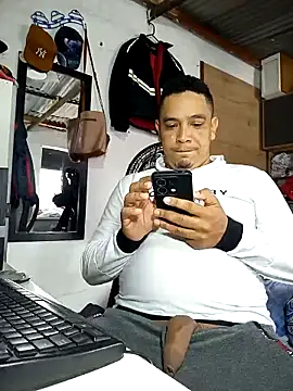 Cristianherrera online show from October 2025 06:18:01 PM